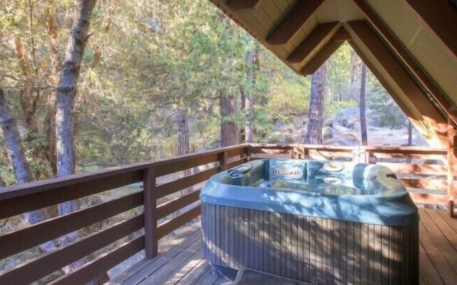 Scenic Wonders Yosemite Creekside Loft