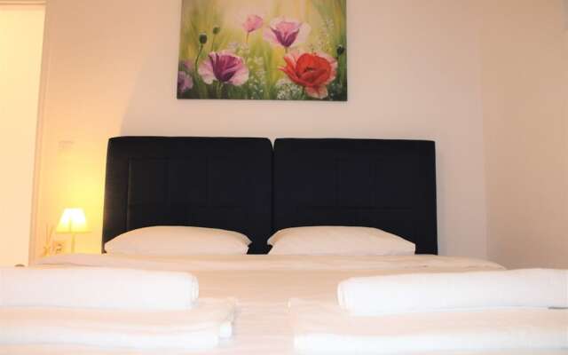 "kalamaki Plaza Apartments ''tzante''"