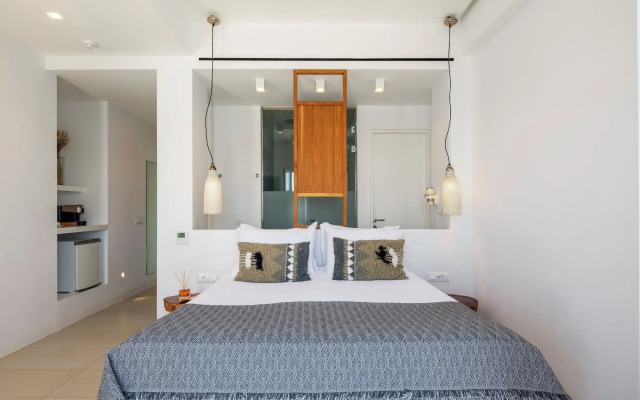 Bluetopia Suites