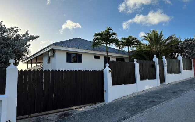 Cozy Holiday Villa at the Damasco Resort Near Jan Thiel on Curacao