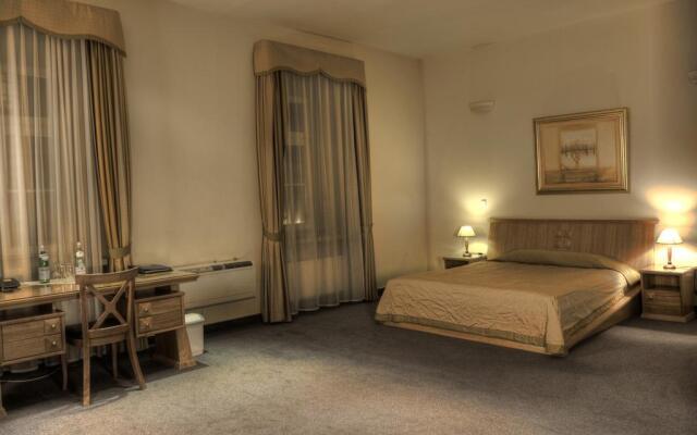 Atrium Suites