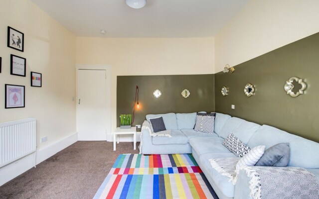 Perfectly Situated Glasgow 2 Bed Apartment