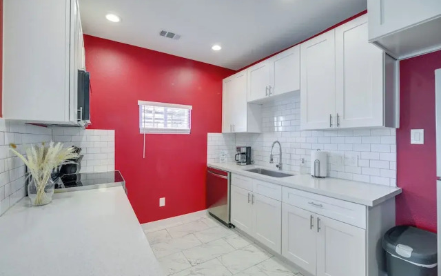 Pet-friendly Houston Apartment: 1 Mi to Downtown!