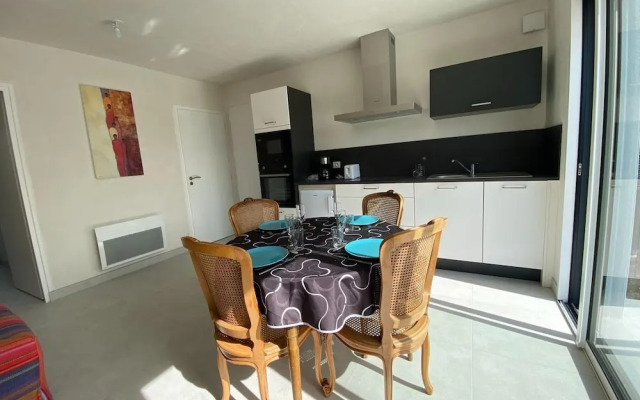 Charming Independent Apartment in Belz