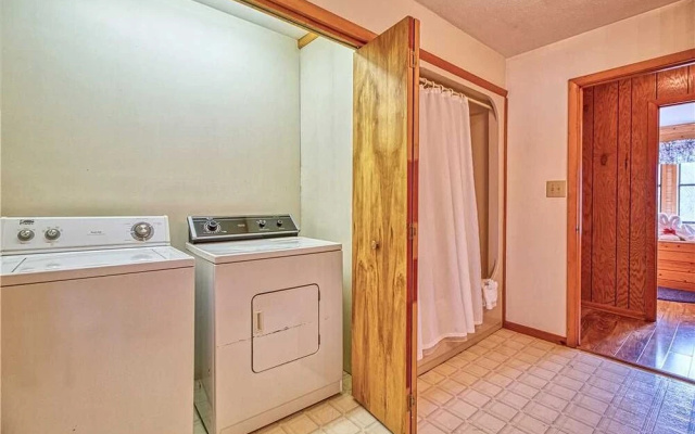 Park View 1 - Two Bedroom Cabin