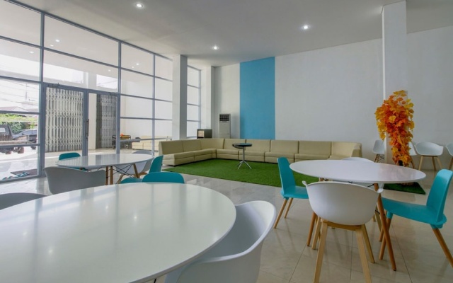 RedDoorz Plus near SoMa Rajawali Palembang – Hotel Rooms – Palembang