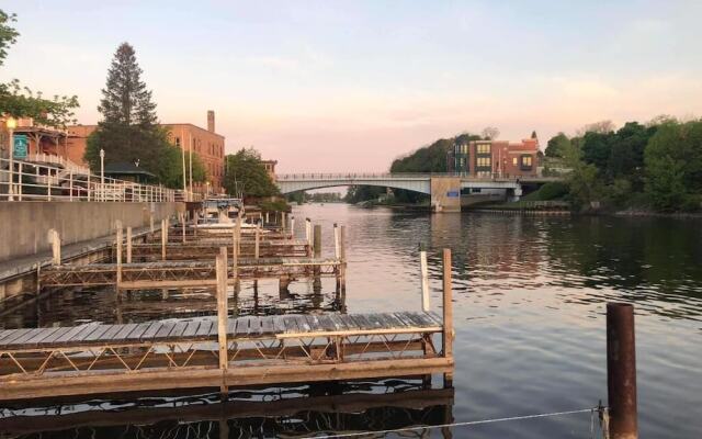 Manistee Inn & Marina