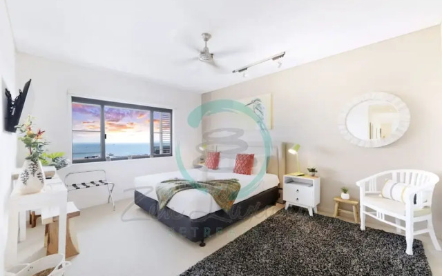 Penthouse Haven Lux Balcony Dining Sea View