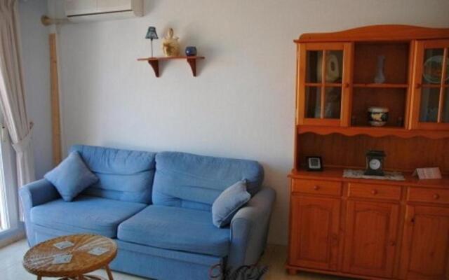 One-bedroom flat 200m from the beach