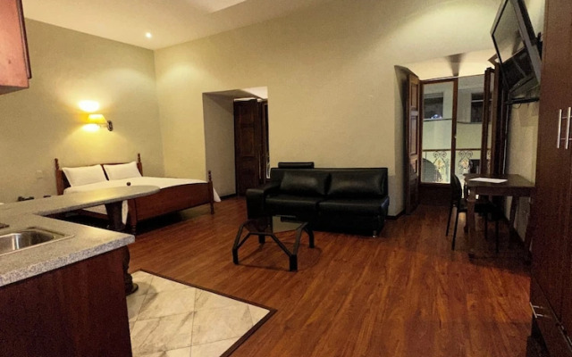 Hotel & Suites El Quijote