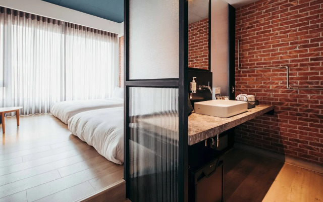 U.I.J Hotel & Hostel