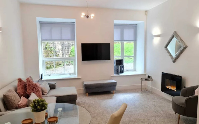 2 Bed Woodland Retreat - Garden & Free Parking