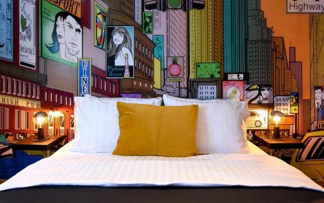 THE POP ART Experience Central Studio - Homey Residence