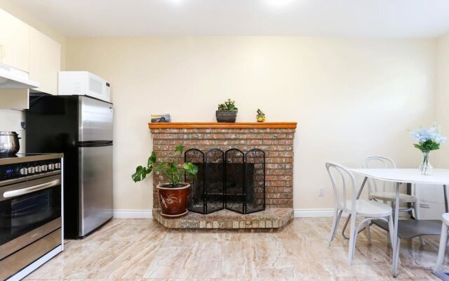 Grand Spacious Suite near YVR by Elevate Rooms