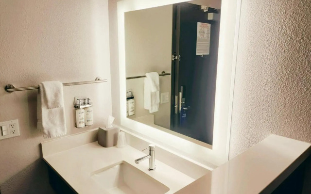 Holiday Inn Express Newberg - Wine Country by IHG