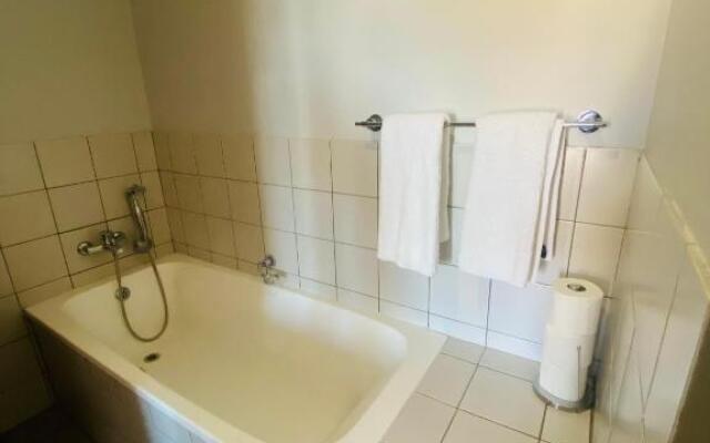 Immaculate & Central Apartment in Houghton