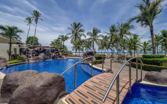 Condominio Diamante del Sol by CRHR