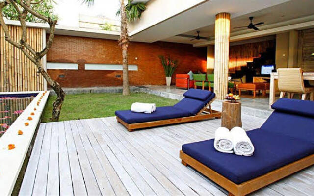 The Grove Villa Bumbak