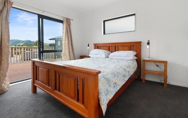 Sandy Shores - Waihi Beach Holiday Home
