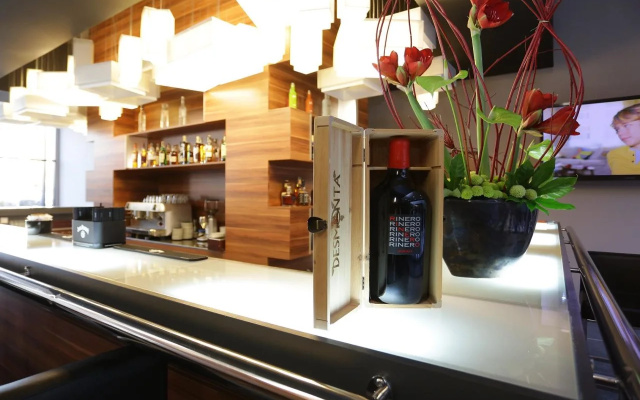 Warsaw Plaza Hotel - Image 2