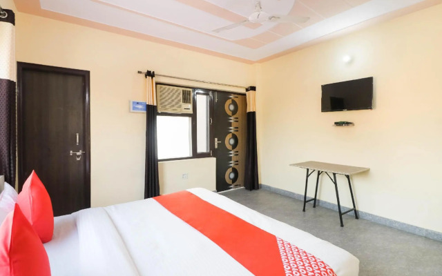 Akash Guest House by OYO Rooms