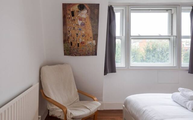 Comfy And Bright 2Br Home In West Kensington Fits 4