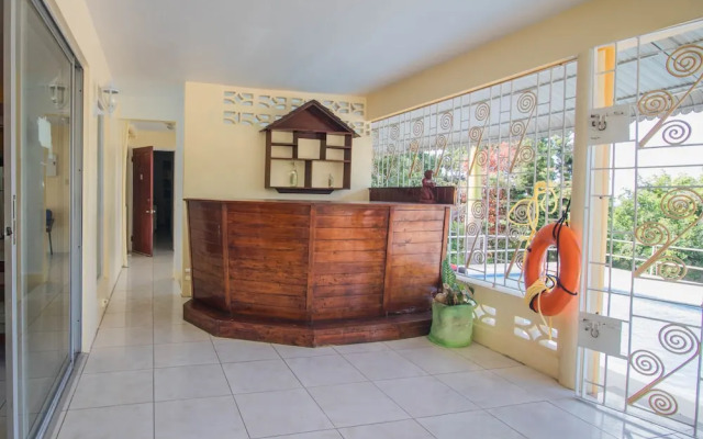9 bed Villa Montego 10 Minute Walk to the Beach