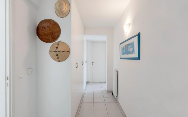 Beachfront Modern Apartment