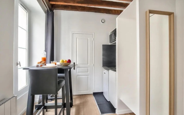 Cosy Mezzanine Studio in the Heart of Paris (4)