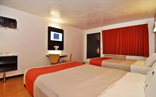 Motel 6 Willows, CA
