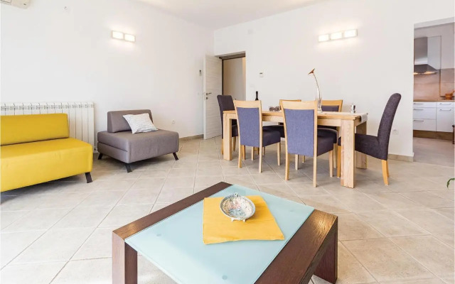 Three-Bedroom Apartment in Medulin
