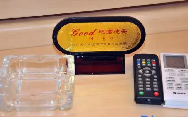 Shuntian Business Hostel (Ji'nan Yingxiongshan Road)