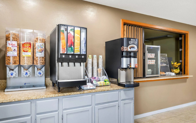 Super 8 by Wyndham La Crosse
