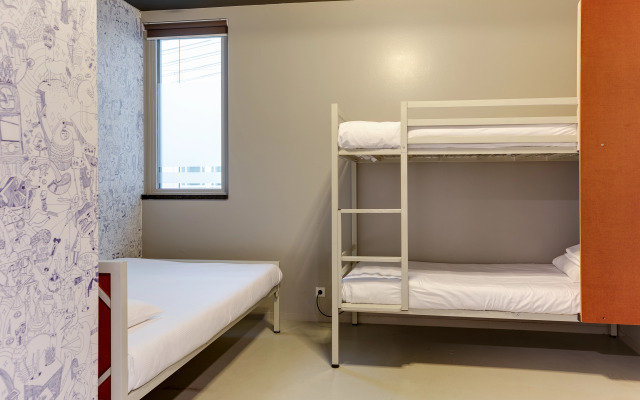 ClinkNOORD - Hostel