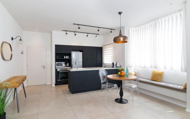 Rabin Square by TLV2RENT