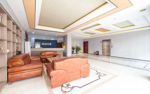 Yuexiang Hotel (Xi'an North Railway Station Fengchengqi Road)