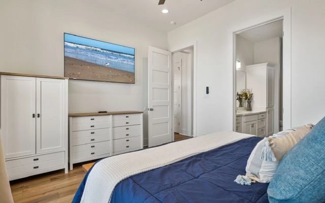 Tidewater 4 Bedroom Home by RedAwning