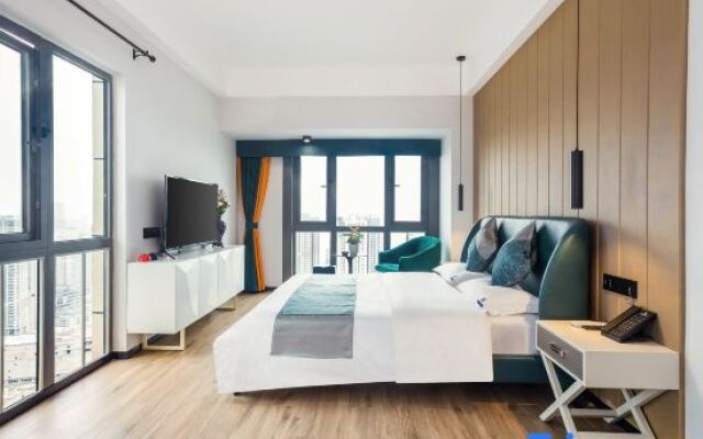 Chongqing Dianliang Sky Hotel (Blu-ray Central Plaza)