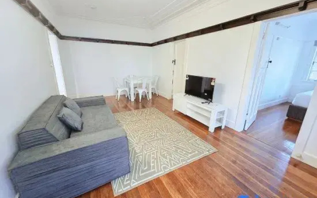 Walk to Southbank & Brisbane City | Art Deco House