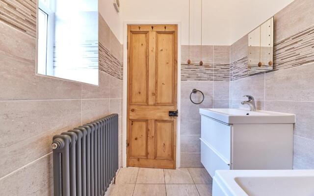 Host Stay The Old Courtroom Flat