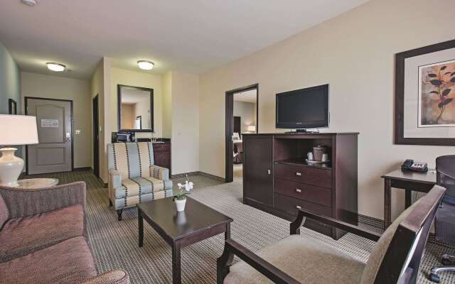 La Quinta Inn & Suites by Wyndham DFW Airport West - Euless