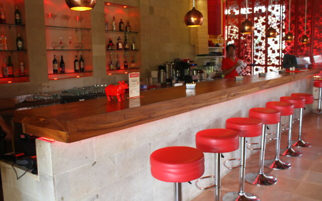 Rouge Bali - Lounge Bar, Villas & Spa