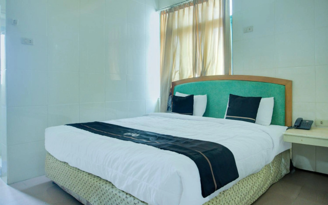 Townhouse Oak Palembang Near Jembatan Ampera Formerly Azzura Hotel – Guest Rooms – Palembang