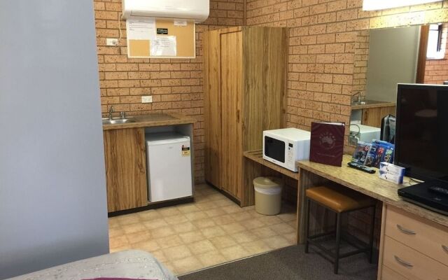 Three Ways Motel