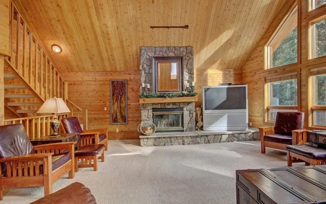 Black Bear 5 Br Home by RedAwning