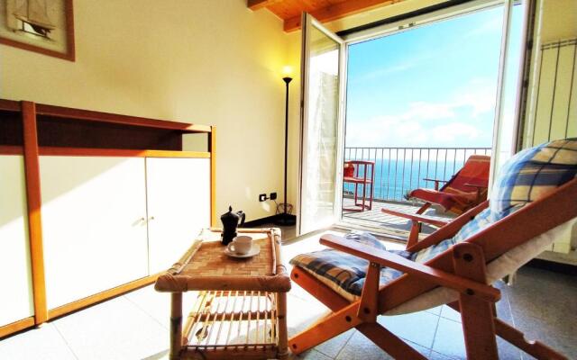 Monia House Sea View