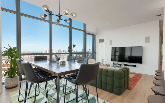 West Loop Group Retreat 2 Penthouses Balconies