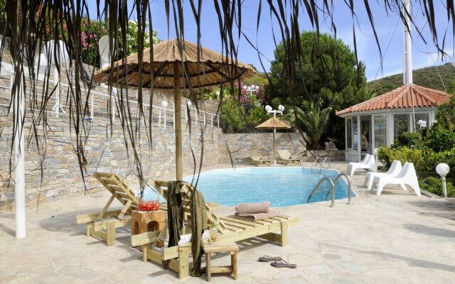 Kymothoi Rooms & Pool Bar