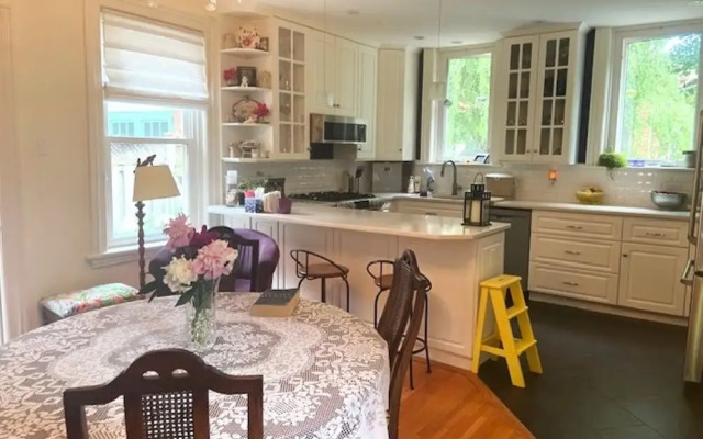 Cottage on Caledonia Bed & Breakfast