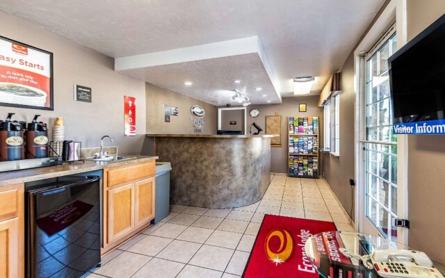 Econo Lodge Inn & Suites Hillsboro - Portland West